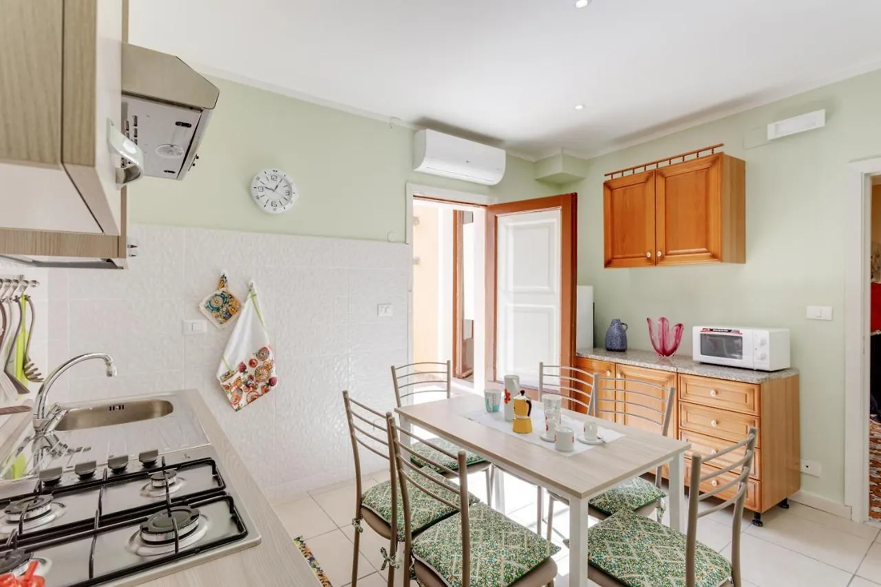 Catania Central Apartment With Terrace- Casa Mariella Italia