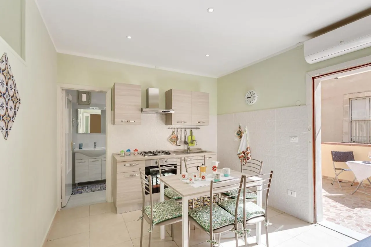 Catania Central Apartment With Terrace- Casa Mariella איטליה