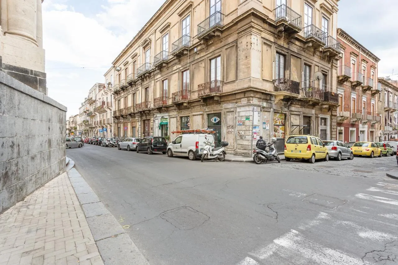 Catania Central Apartment With Terrace- Casa Mariella