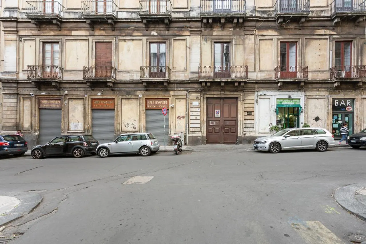 Catania Central Apartment With Terrace- Casa Mariella 0*,  Italia