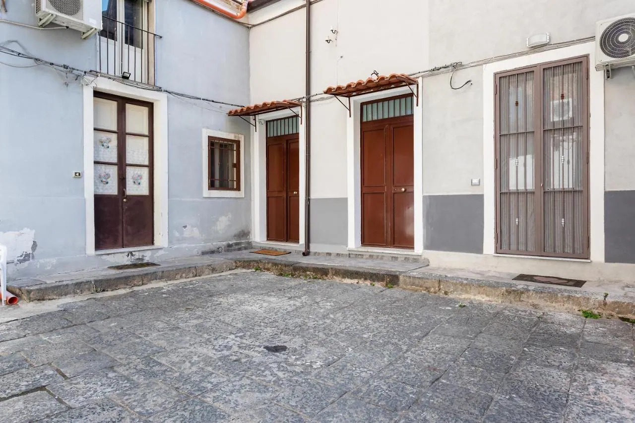 Catania Central Apartment With Terrace- Casa Mariella Italia