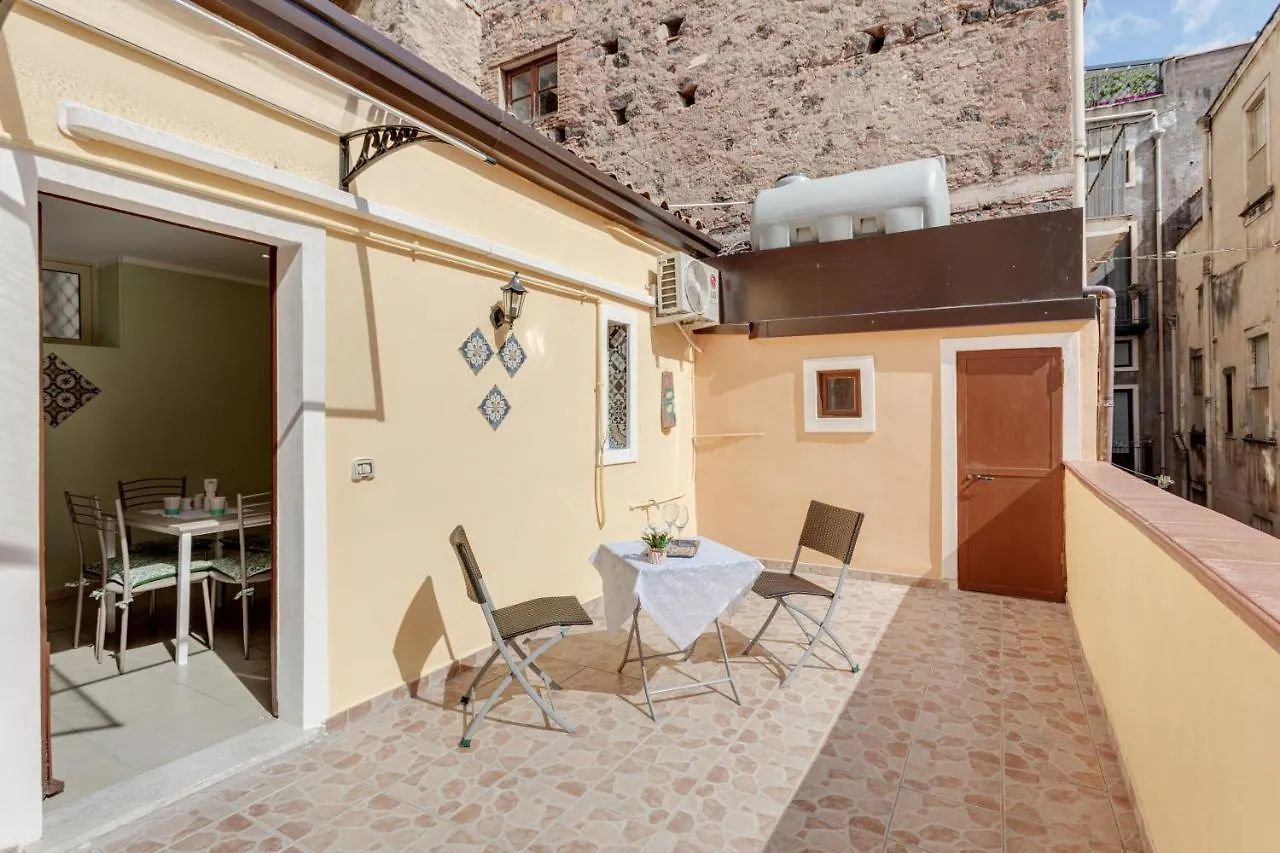 Catania Central Apartment With Terrace- Casa Mariella location